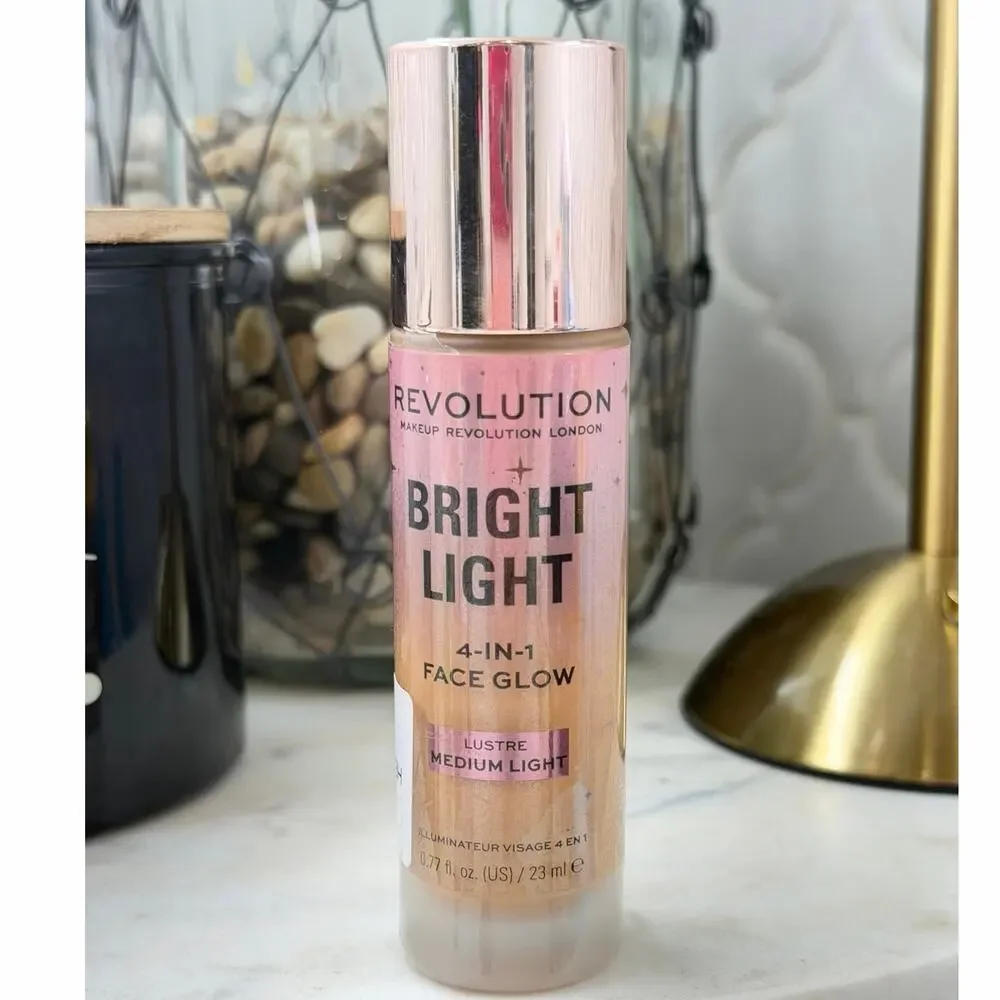 Makeup Revolution Bright Light Glow Tint Lustre Medium Light 4-in-1 Primer